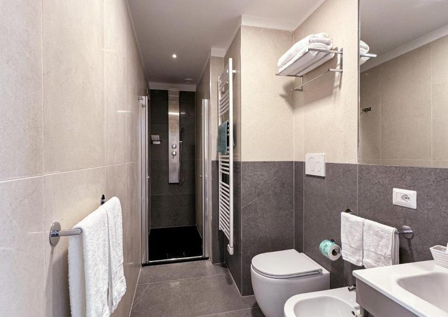 Hotel Vienna Pesaro Esterno foto
