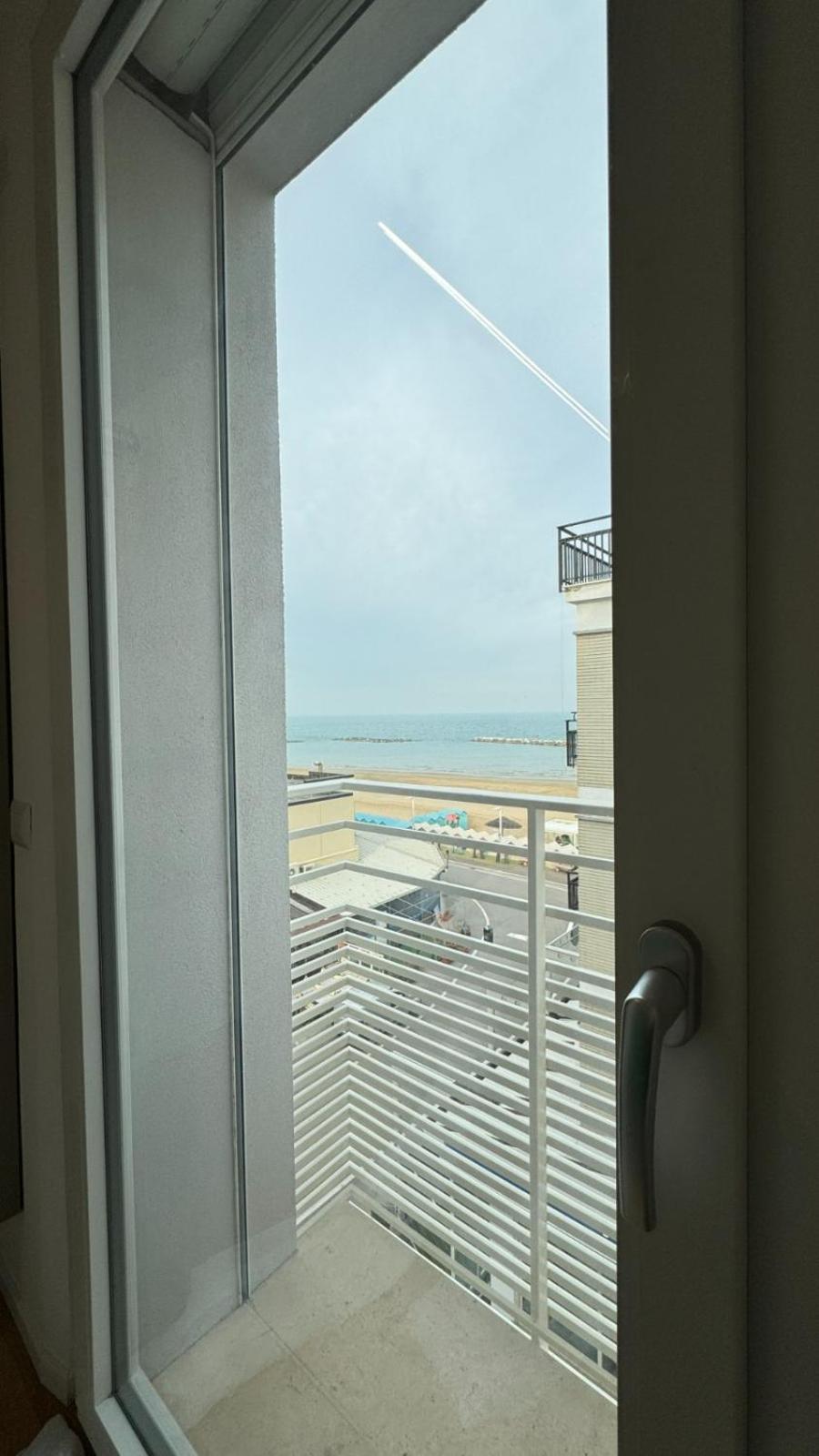 Hotel Vienna Pesaro Esterno foto